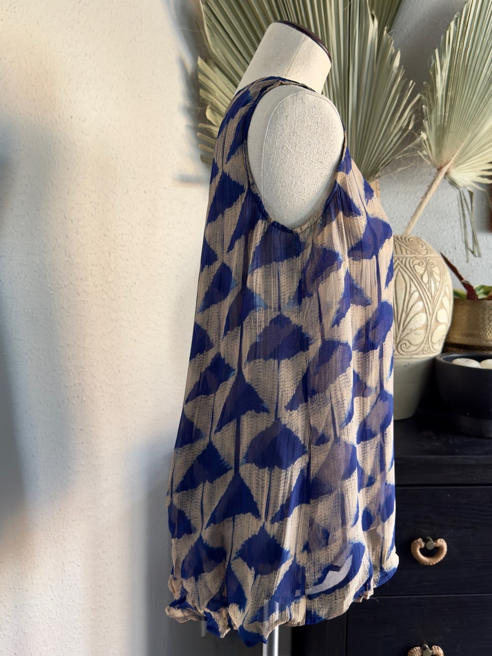 Sleeveless Blue Patterned Chiffon Tank Top - Women - Picture 3 of 7